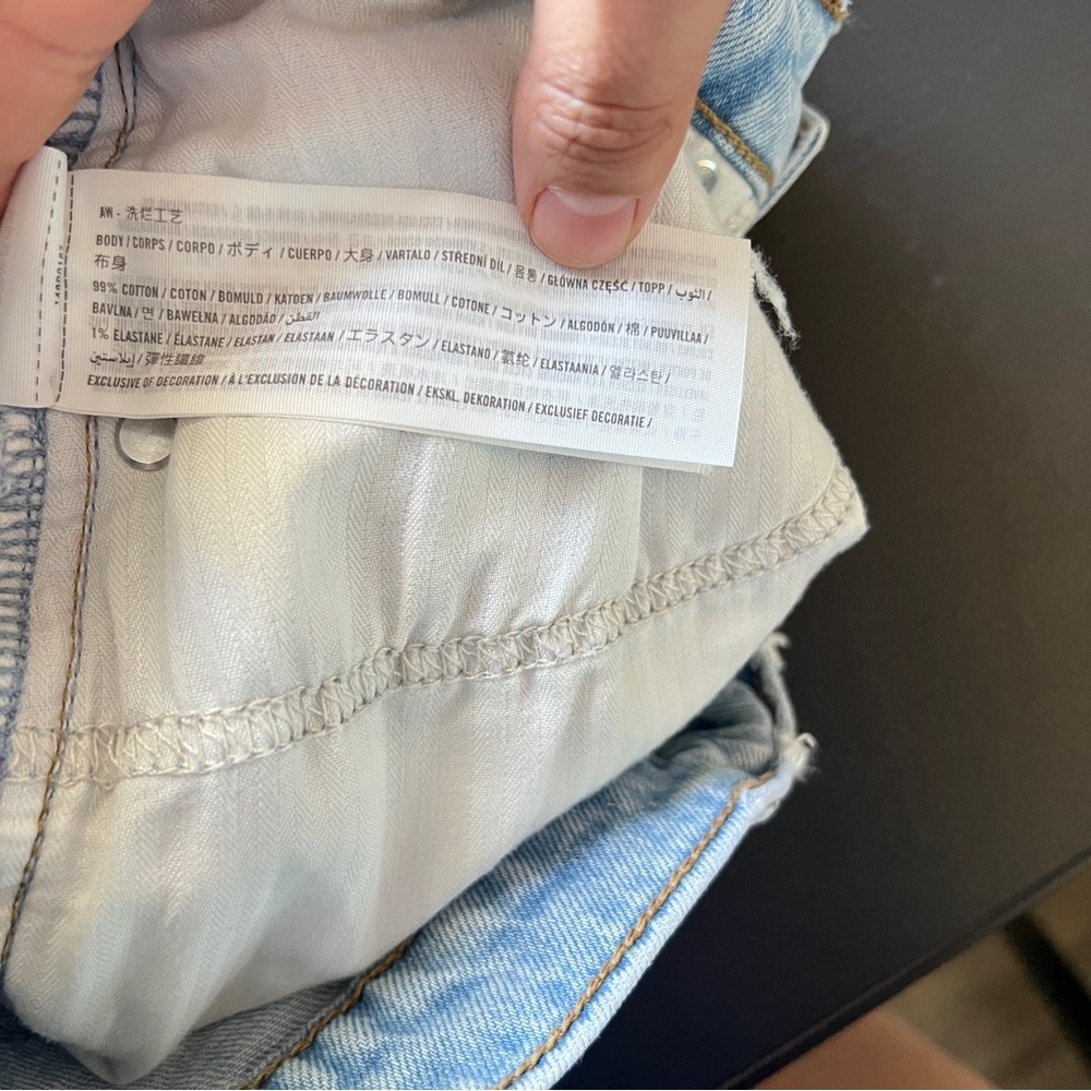 Abercrombie & Fitch The Mom Short High Rise Light Wash Denim Shorts Size 26 - Picture 6 of 8